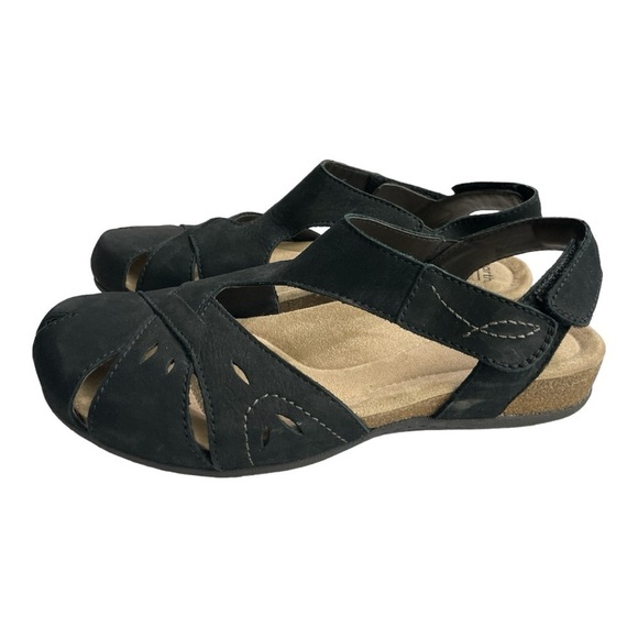 EARTH ORIGINS Birdine Sandals Sz 9 M Black Suede Leather Wedge Flat EUC 40.5 - Picture 1 of 10
